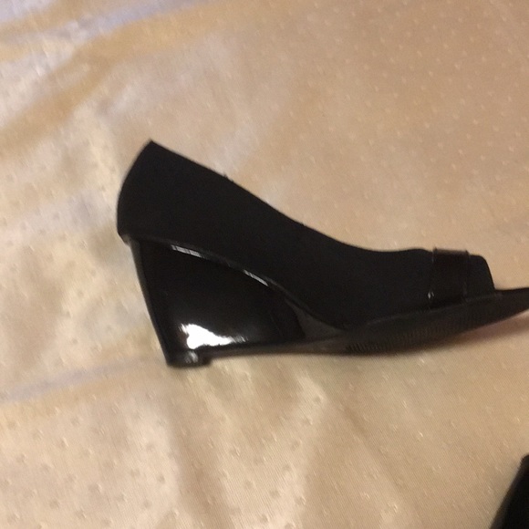 SHOES - Picture 2 of 3